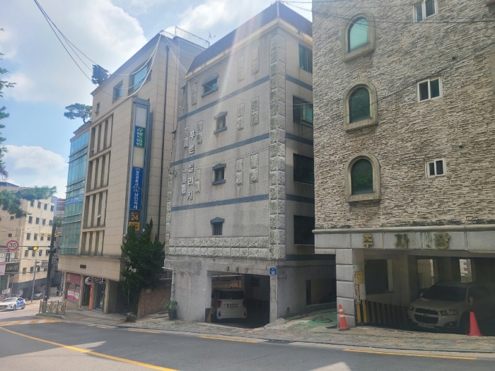 서울남부지방법원2022타경110435 본건이 속한 건물 측면