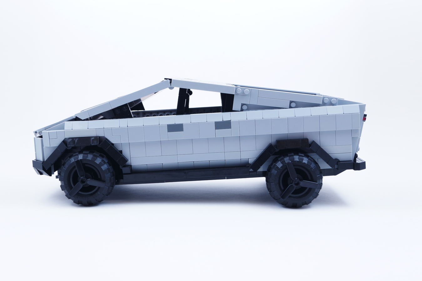 레고의 패러디 사이버트럭과는 다르다~ 레고 아이디어스에 등록된 리얼한 테슬라 사이버트럭 디자인...