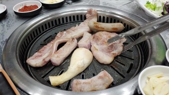 접짝뼈국