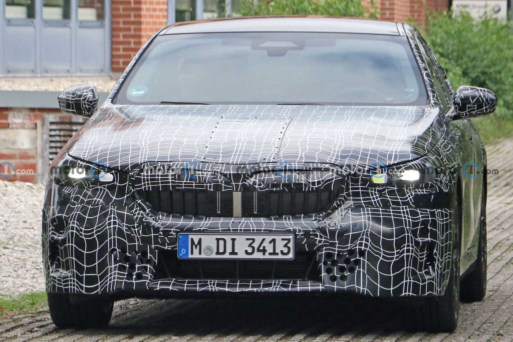  BMW 5시리즈 풀체인지 유출~ 날렵한 키드니 디자인