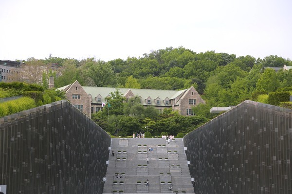 이화여자대학교 여성교육, 예술, 문학