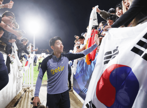 토트넘 샤흐타르 손흥민 축구 관련 사진 이미지입니다.