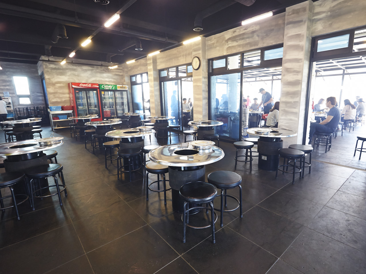 제주돈사돈 제주본점 인테리어