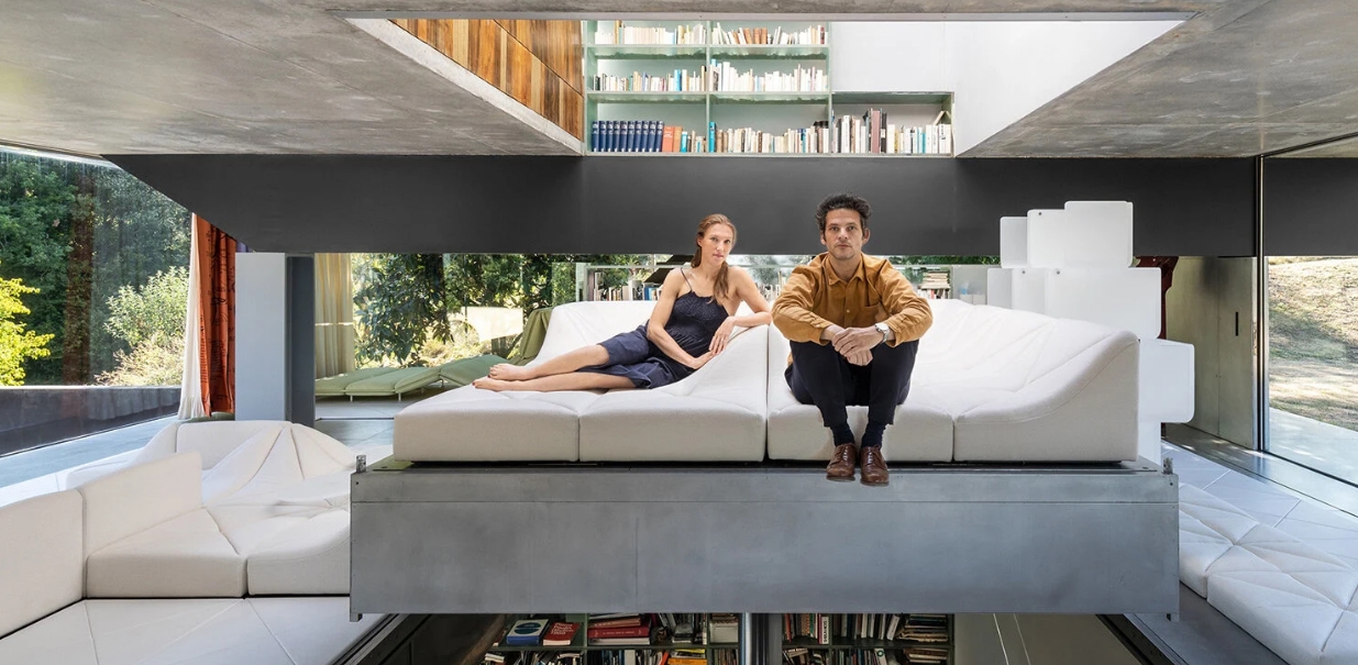  피에르 파울린의 프로방스 가구 인테리어 Pierre paulin's works converse with oscar niemeyer's architecture at château la coste showdesign222 sharesconnections: +350