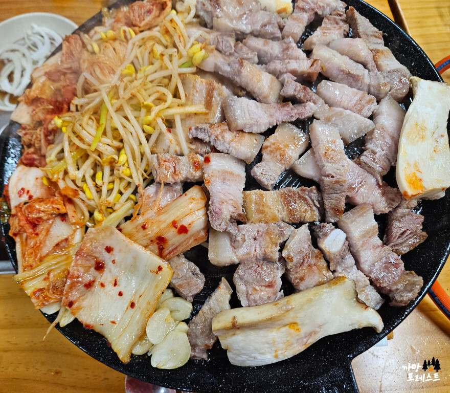진토 김치 생고기 삼겹살