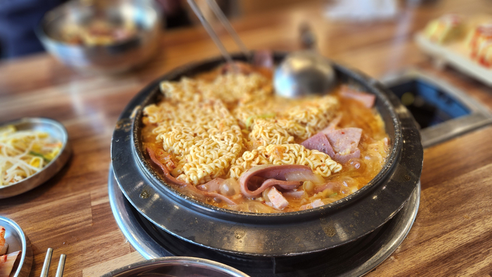 엉클 부대찌개 이미지
