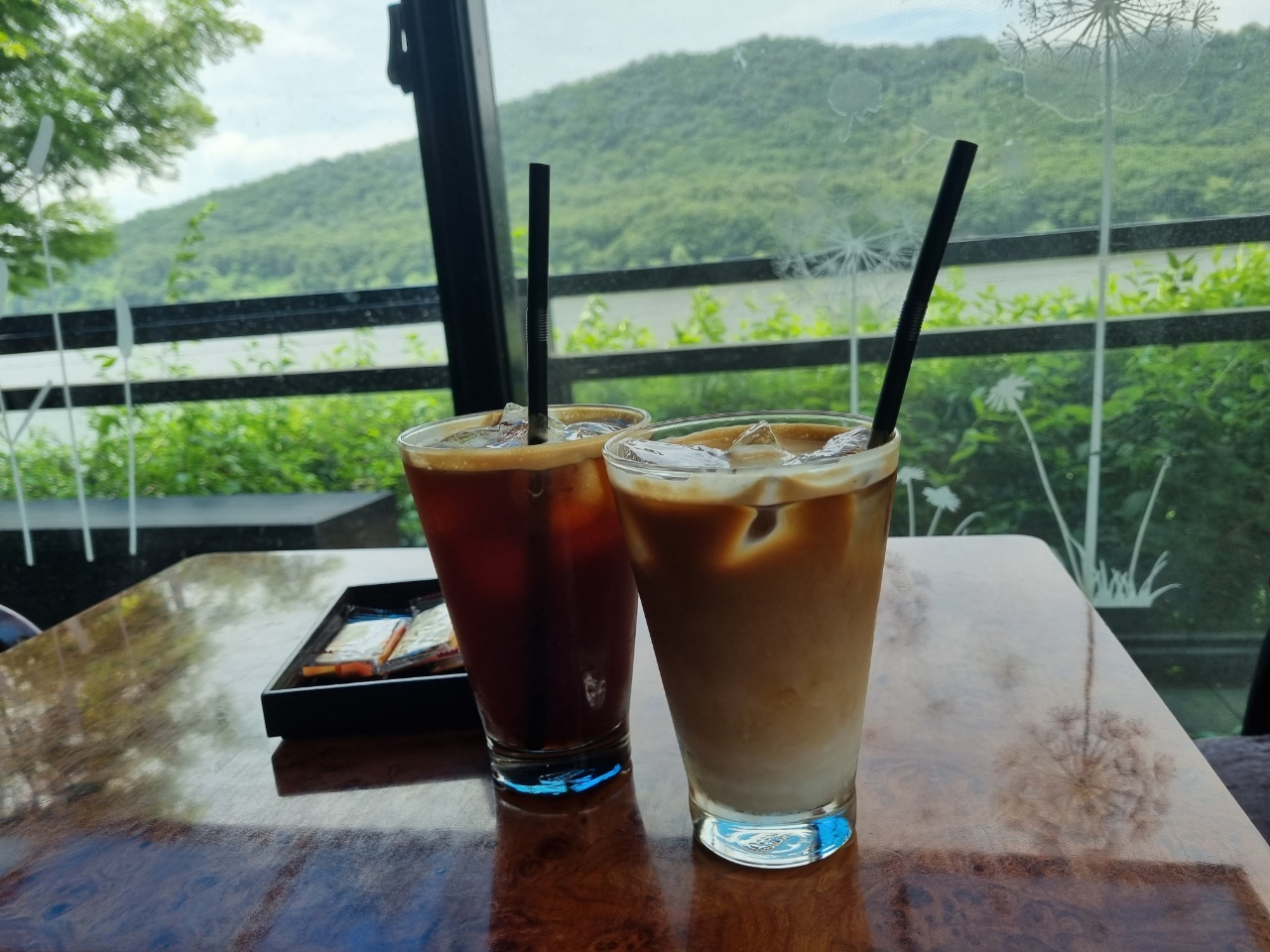  파주 파평 임진강 뷰 카페 강변살자