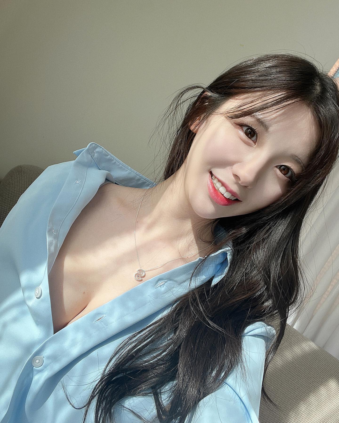 산뜻한 셀카 찍은 유튜버 쏘블리 인스타그램 셀카 사진