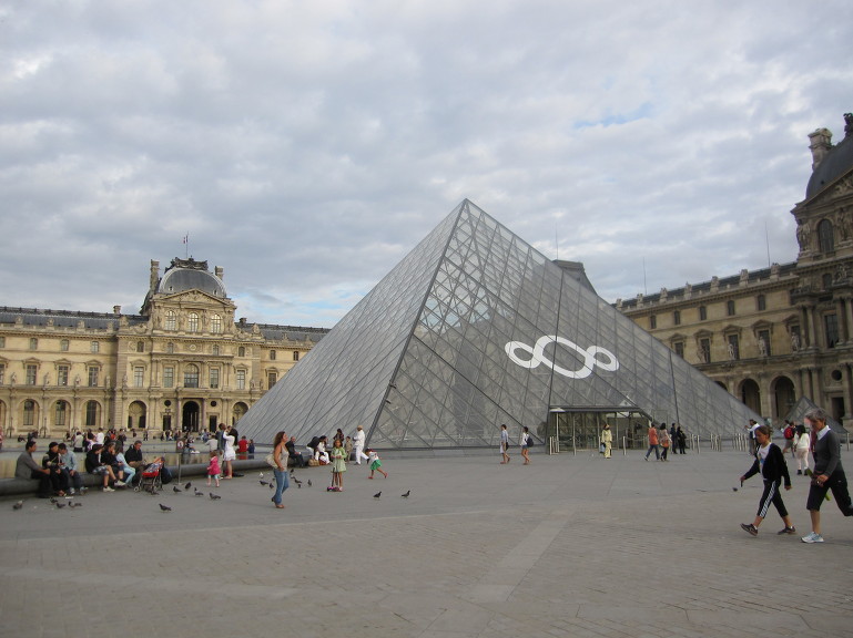 Louvre-Museum-Pyramid