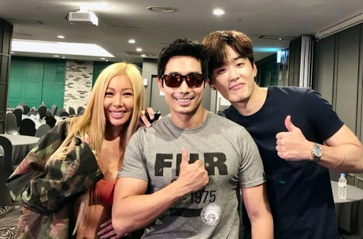  유튜버 이근 대위 최근 근황 및 성형 결혼 아내 화제