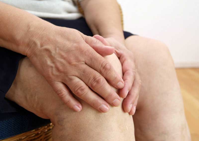 무릎통증 원인 및 치료 방법
