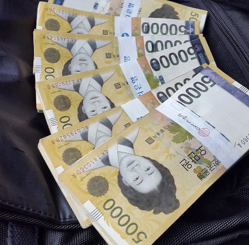 한국-5만원-지폐-뭉치