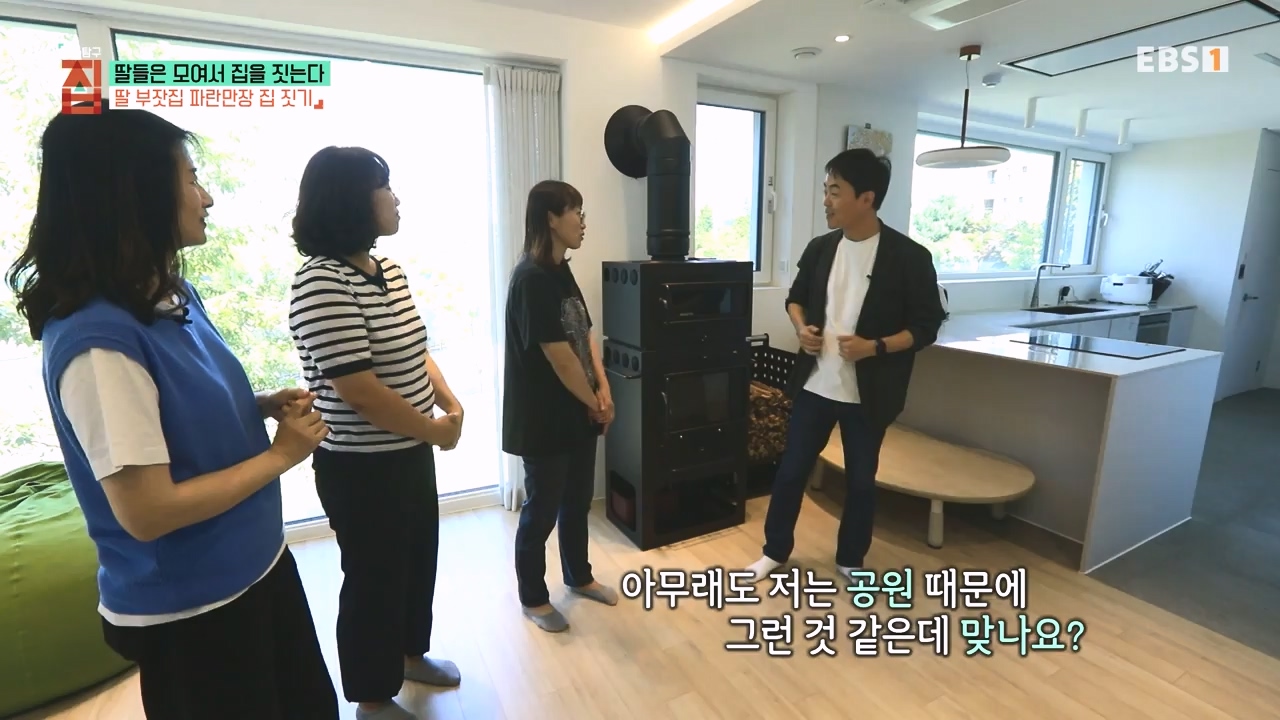 TV - 전 국민의 평생학교 EBS딸들은 모여서 집을 짓는다.mp4_20230825_210342.462.jpg