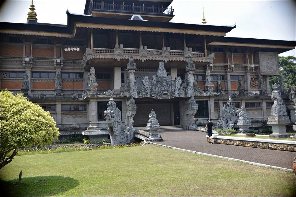  자카르타 시티투어 여행지소개 - 인도네시아 박물관 (Museum Indonesia)