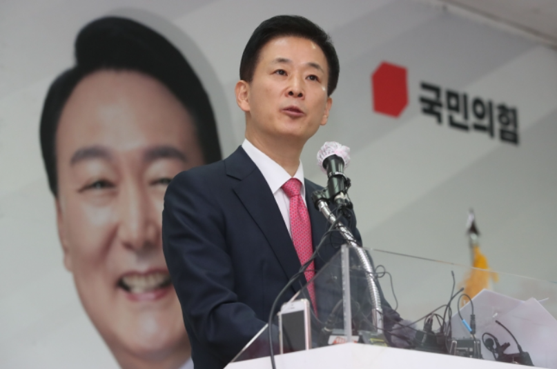 유영하
