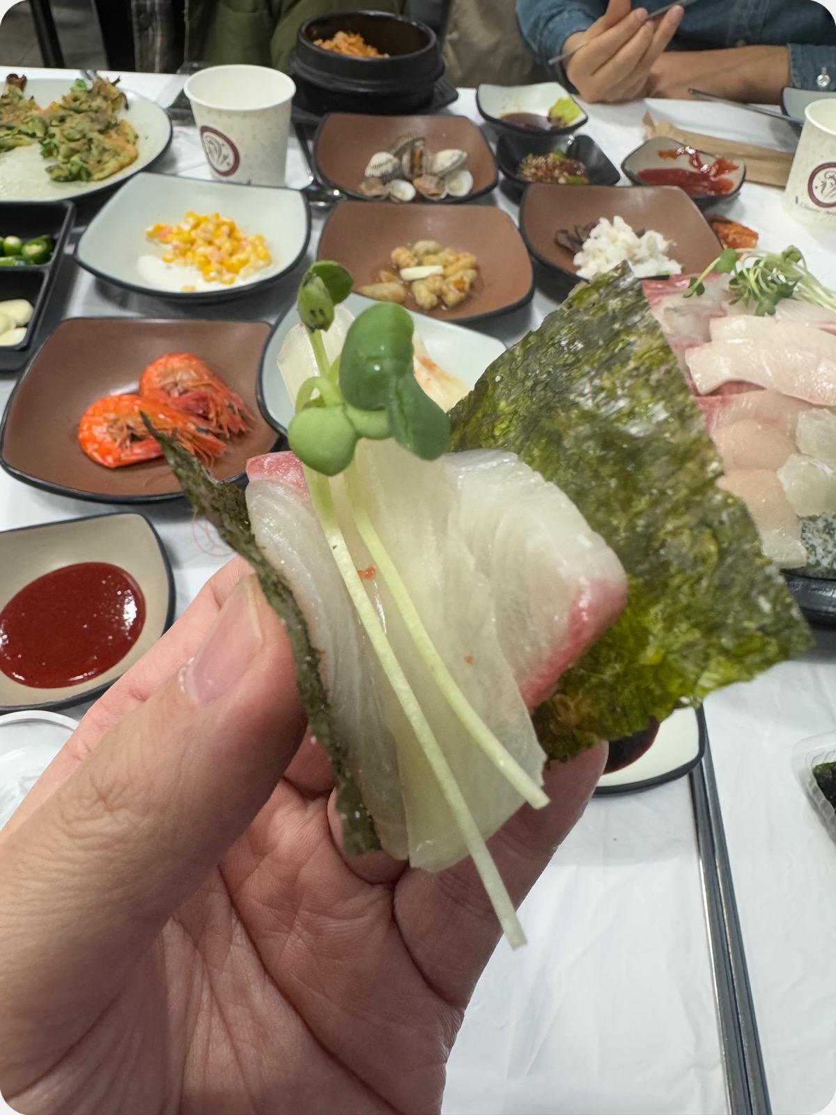 방어회-김-무순-김치-쌈-사진