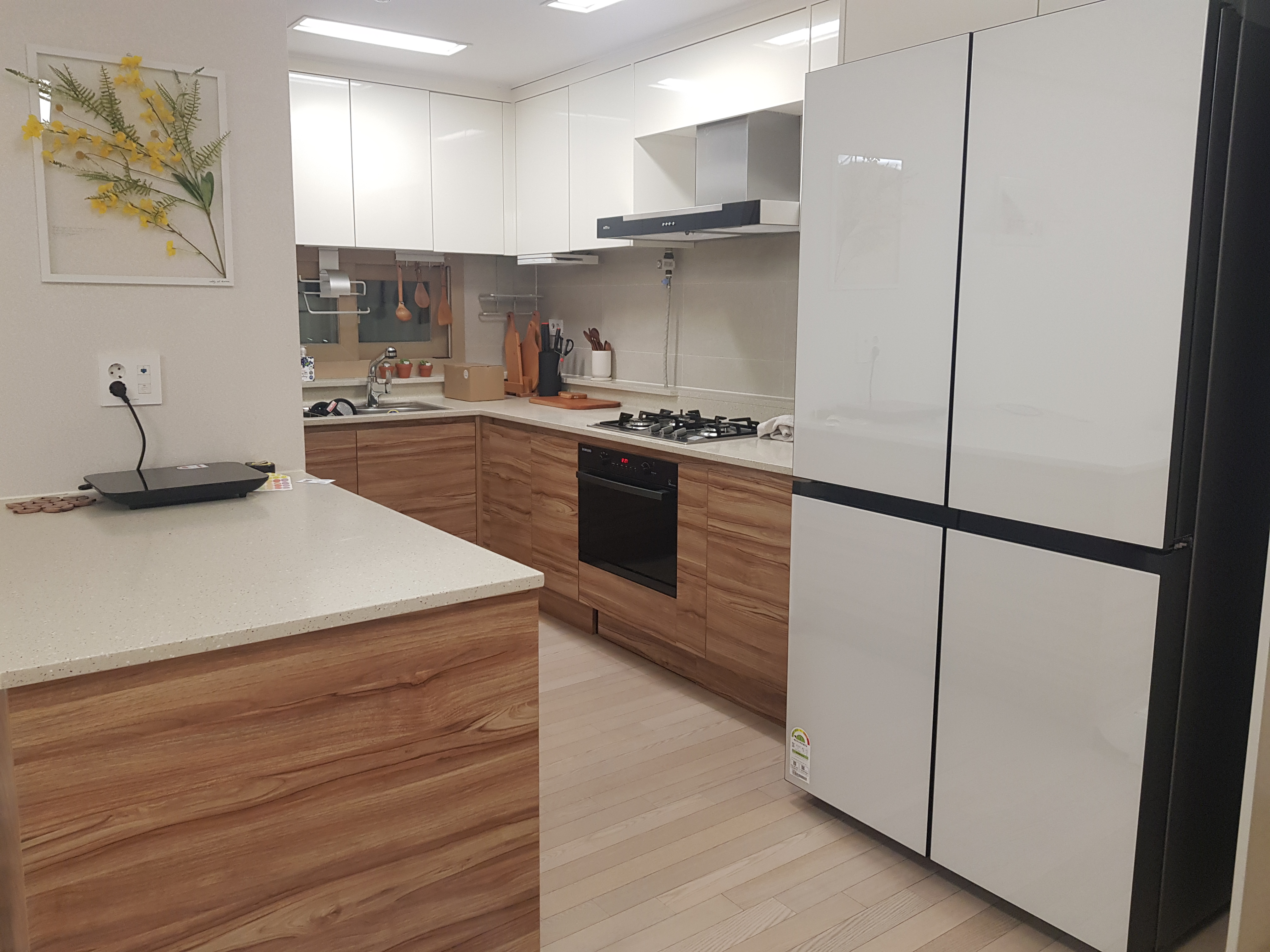  삼성 비스포크 냉장고 RF85R928135 5도어 글램 화이트 후회 없는 선택