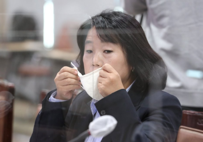  인스타그램 길원옥 할머니 생일 축하 와인 파티 모임 인증했다 뭇매 맞고 있는 윤미향 의원
