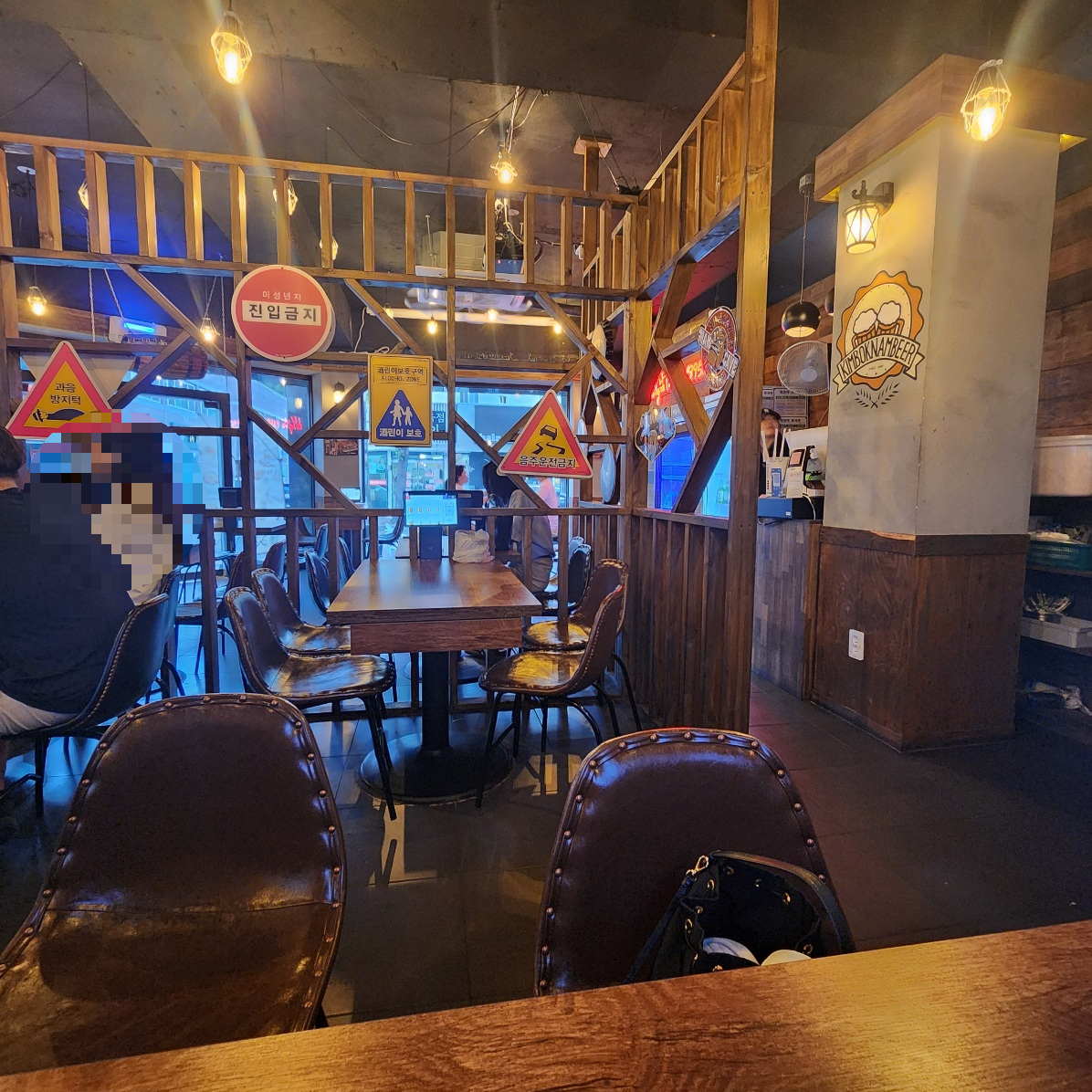 김복남-맥주-경주-충효점-내부-모습