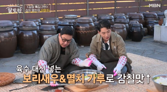 육수대신-섞박지에-보리새우와-멸치가루를-넣는다