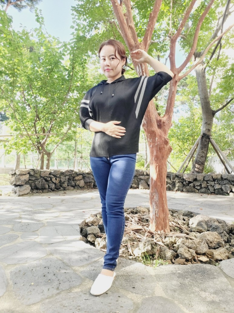 트레이닝 스타일이 살아나는 40대 여성의류 쇼핑몰 알로하 플리츠 2