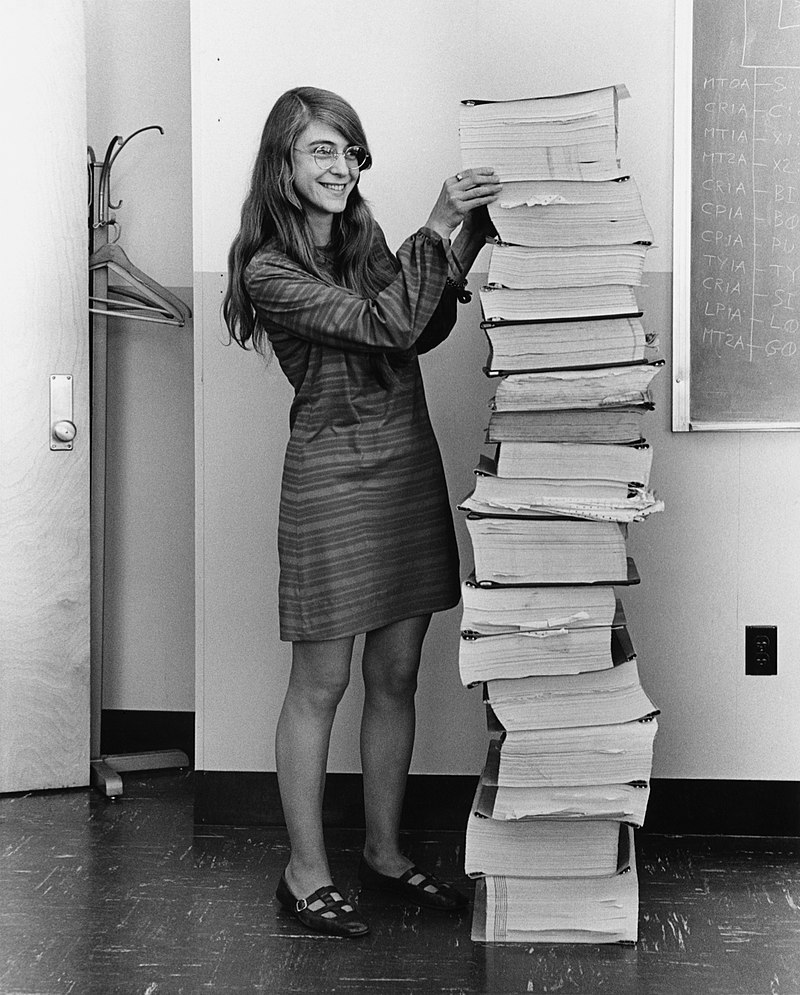 1969년 마가렛 헤밀턴이 작성한 아폴로 11호 컴퓨터 명령 천공카드