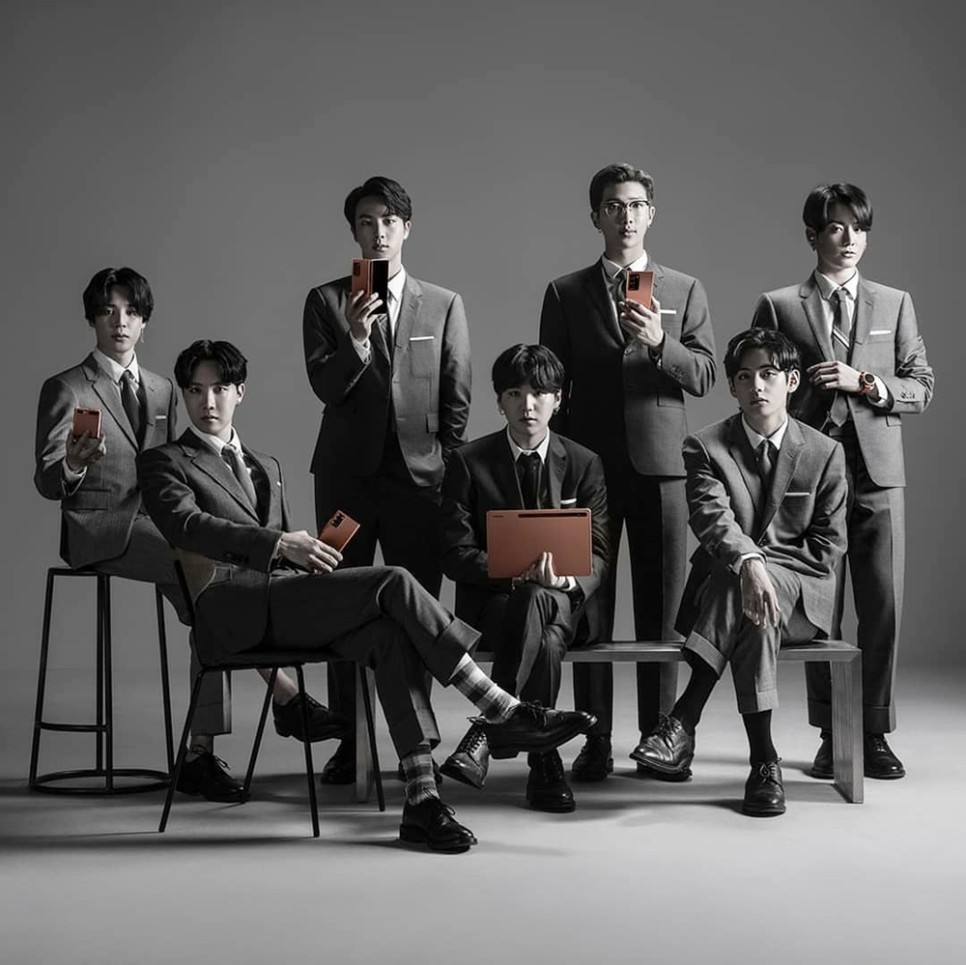 갤럭시Z 폴드2 톰브라운 에디션 (feat. BTS, BTS 단체 착장)