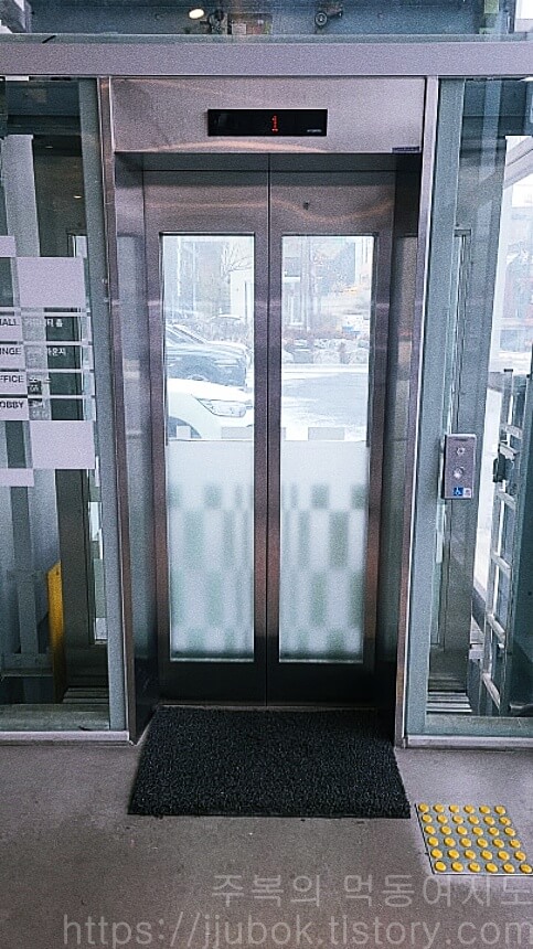 코스모40-엘리베이터