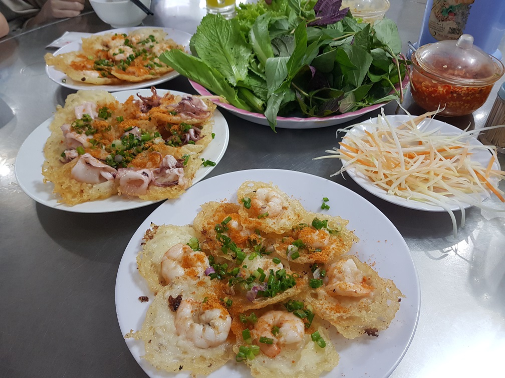 붕따우 여행 로컬 맛집 반콧 전문점 Banh Khot 14 - 멋진 저녁식사