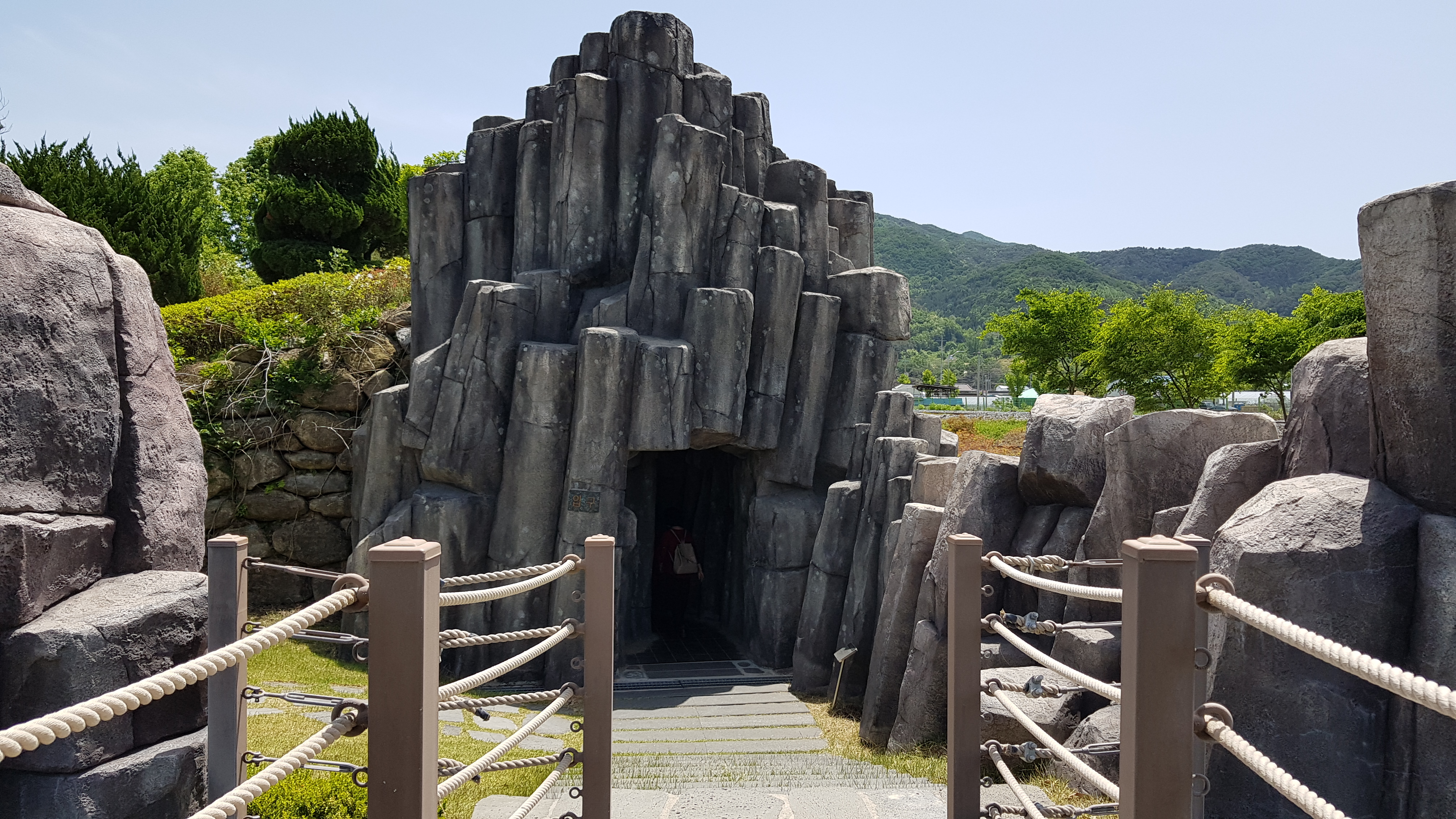 동굴입구