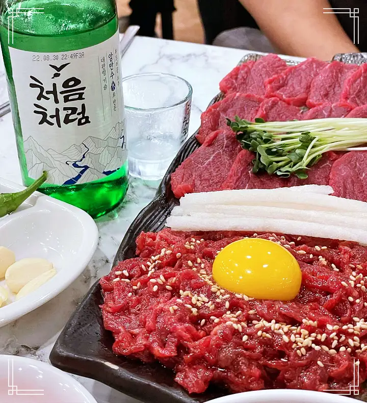 진심 가득 건강 담은 맛 종로 5가 맛집 추천 생방송투데이 육회 육회비빔밥 육사시미 육회탕탕이 주말 8백 인분 완판 광장시장 필수 코스 오늘방송 소문의 맛집