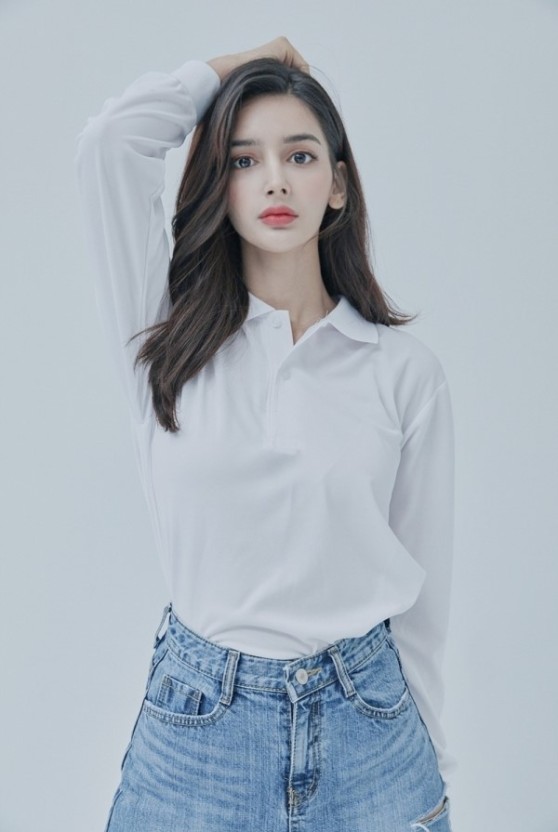  비다, 아프가니스탄 출신 모델 + 국제 사회에 도움 호소