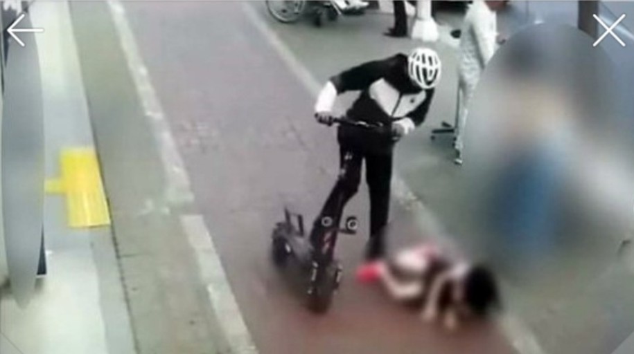  전동킥보드 졸라불안하지? 거치대와 지정차로 운영 검토 킥보드사고 면허없이 가능 - 빔beam