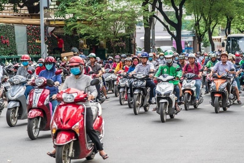 베트남 길거리 오토바이 모습