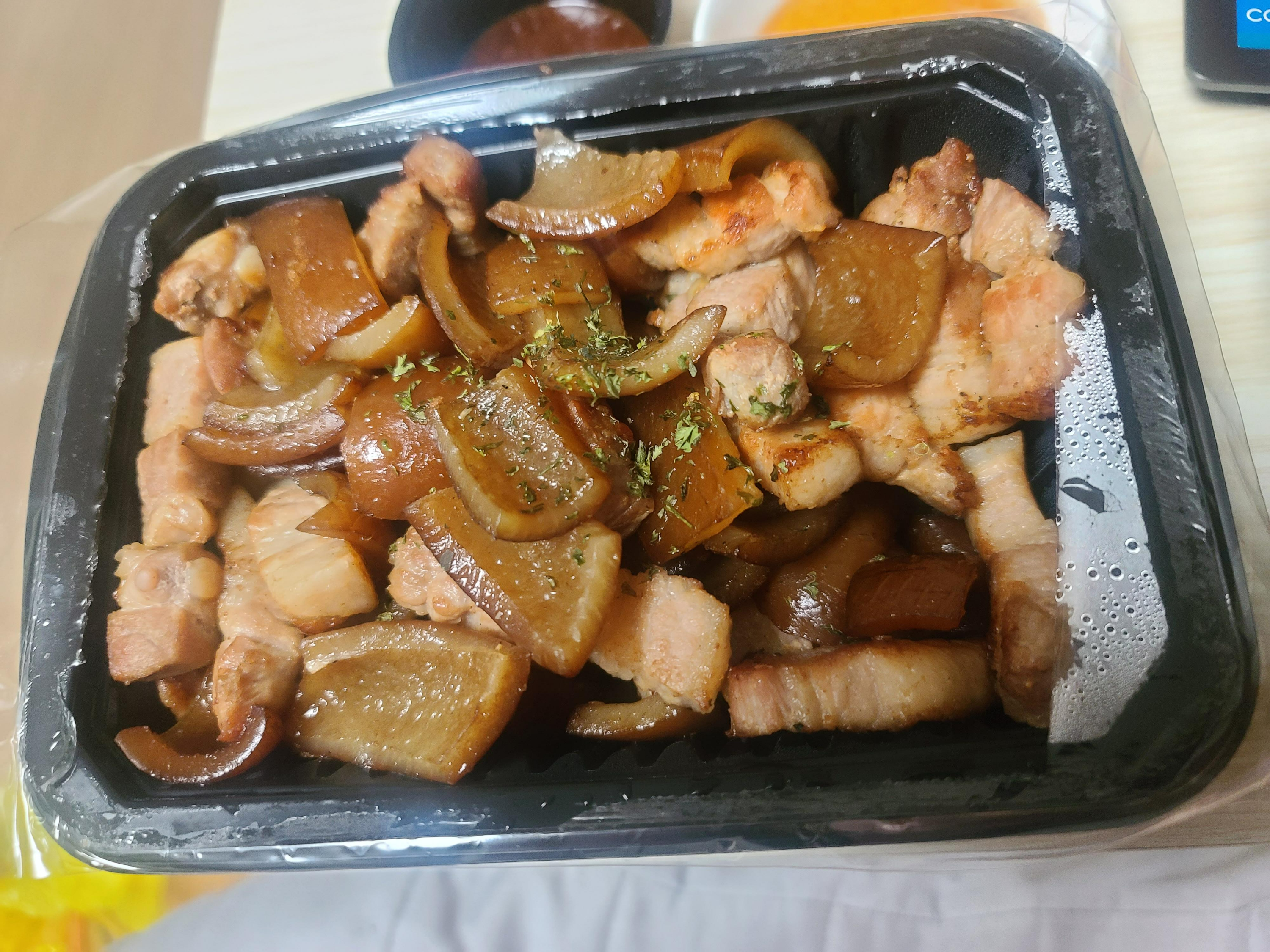  자취생이 즐기는 배달 상왕십리 삼겹배달맛집 혼밥돼지 동대문점