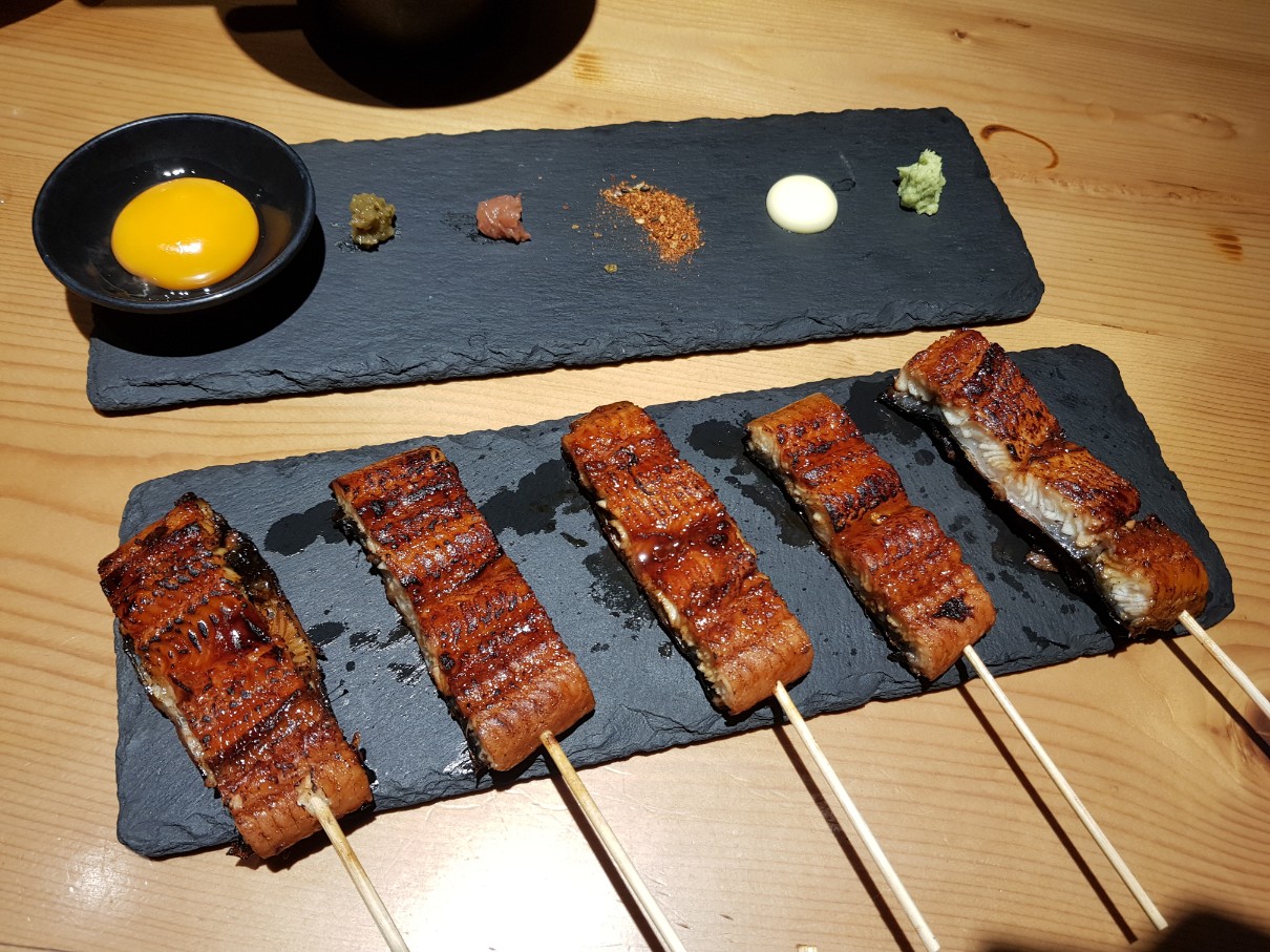 호치민 1군 일본식 장어 덮밥 전문점 Unatoto - 5종류 장어꼬치(Assortment of 5 Eel Skewers)