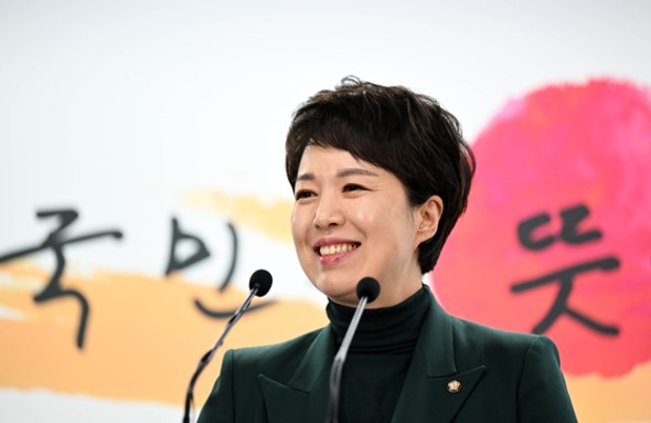  김은혜 윤석열 당선자 대변인 사퇴하고 경기지사 출마,  후임은 MBC 후배 배현진