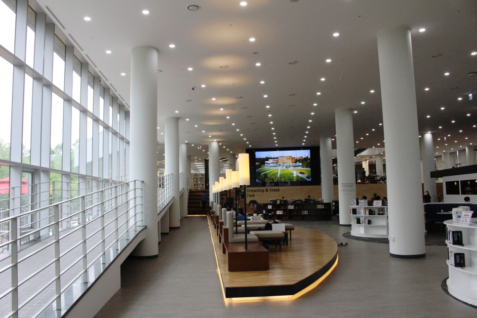 ●도서관 신축 개관식 참석한 전남대 '정보마루' 4