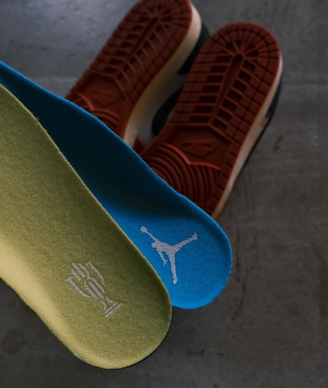 [ 트로피 룸 x 나이키 ] 에어조던 1 로우 OG "시카고 불스" 실물 공개 및 발매예정 Trophy Room x Air