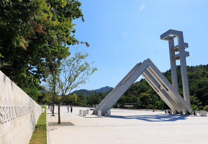 서울대학교-정문광장
