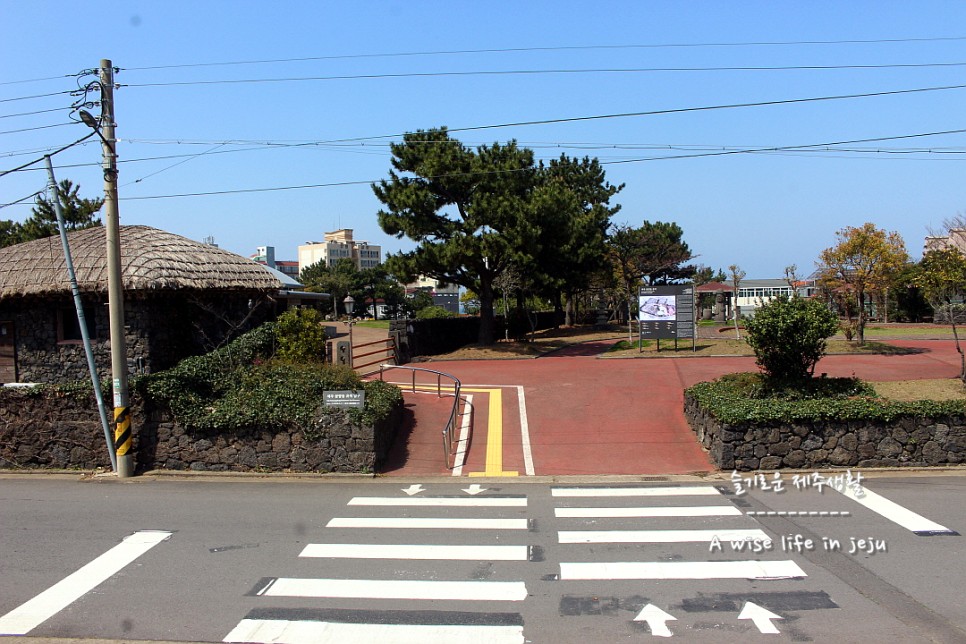 봄철 제주도 여행룩, 복장 제주 삼양동 유적 및 26