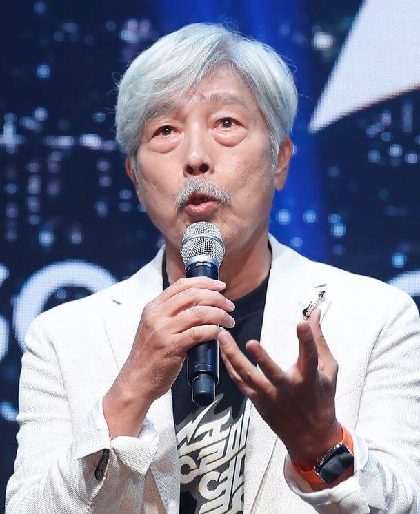 배철수 마이크잡은사진