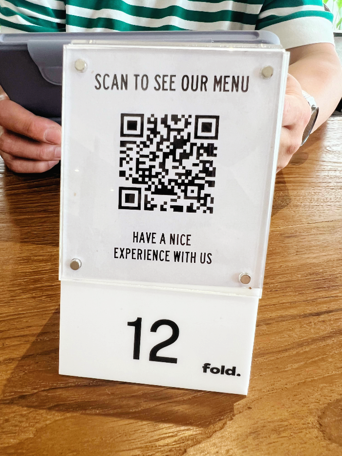 우붓의 감성카페 Fold Ubud: 야외 정원이 이쁜 세련된 쉼터