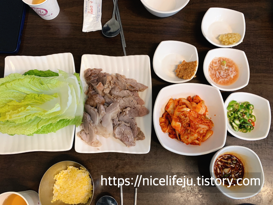 (서울 동대문 맛집) 순한 호로록 국수와 고소한 양배추전과 순한 돼지고기, 경동시장 "안동집" 7