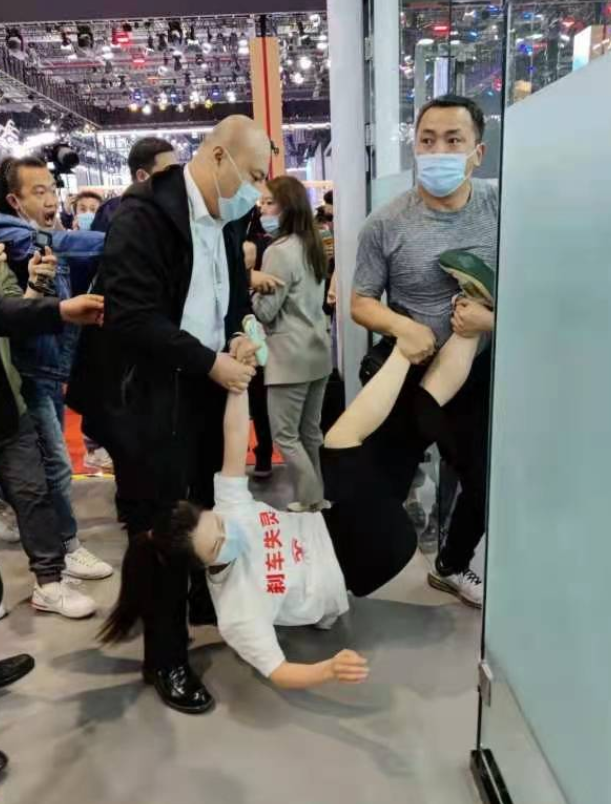  테슬라 중국에는 꼬리내리고 한국에는 독자구격, 고소로 맞서