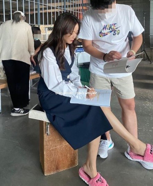 드라마 내일의 줄거리 배우 로운키 인스타 김희선 집의 위치 남편 박주영 나이 직업학력 프로필 혼혈 79