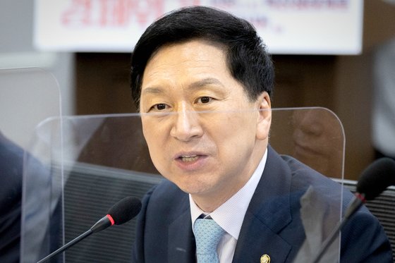  경찰 집단반발에..김기현 "文친구 당선시키려 없는 죄 조작"