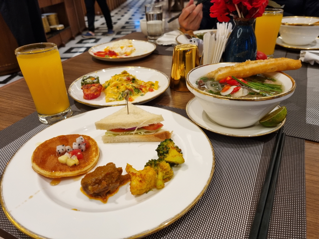 HANOI DOLCE BY WYNDHAM GOLDEN LAKE HOTEL BREAKFAST