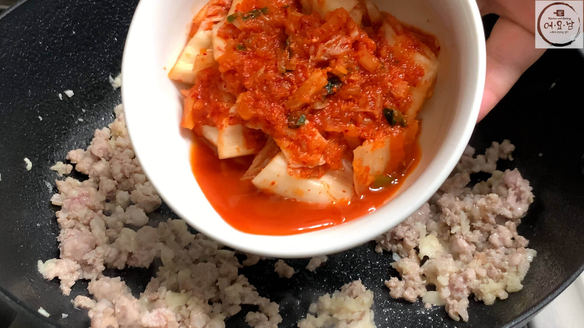 청국장찌개_신김치넣고볶기