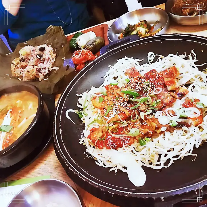 진심 가득 건강 담은 맛 시청역 북창동 맛집 추천 생방송투데이 약선 참게 연잎밥 전복 보리굴비 황태 떡갈비 한정식 게장과 메밀면의 만남! 게눈 감춘면 오늘방송 리얼 맛집